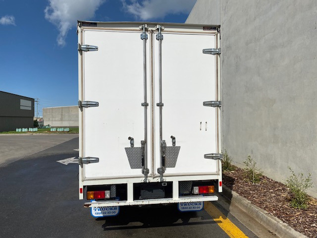 2015 HINO 616 - 300 SERIES MANUAL CURTAINSIDER