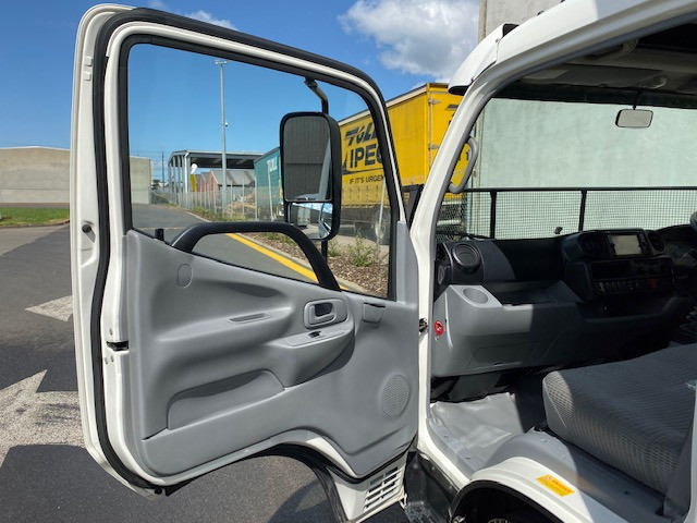 2015 HINO 616 - 300 SERIES MANUAL CURTAINSIDER