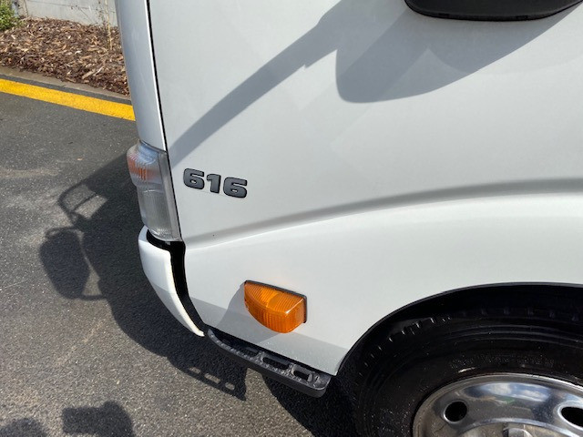 2015 HINO 616 - 300 SERIES MANUAL CURTAINSIDER