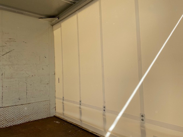 2015 HINO 616 - 300 SERIES MANUAL CURTAINSIDER