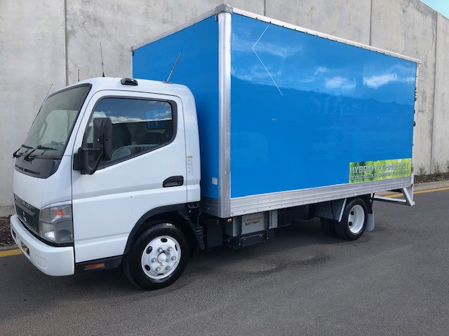2010 FUSO CANTER 815 TRUCK PANTECH