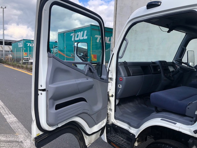 2010 FUSO CANTER 815 TRUCK PANTECH