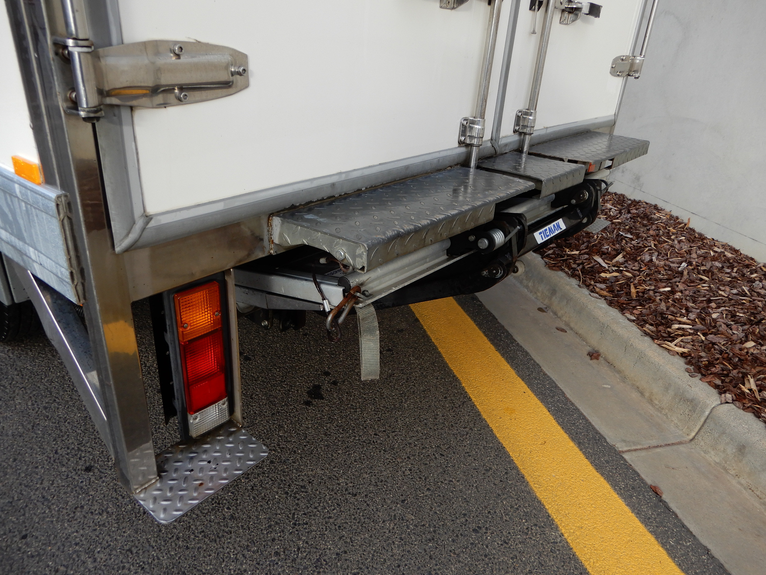 2015 FUSO CANTER 515 TRUCK AUTOMATIC PANTECH