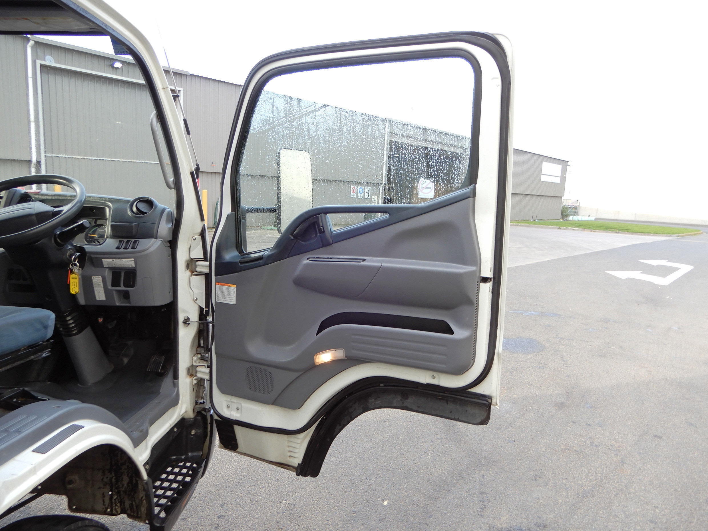 2015 FUSO CANTER 515 TRUCK AUTOMATIC PANTECH