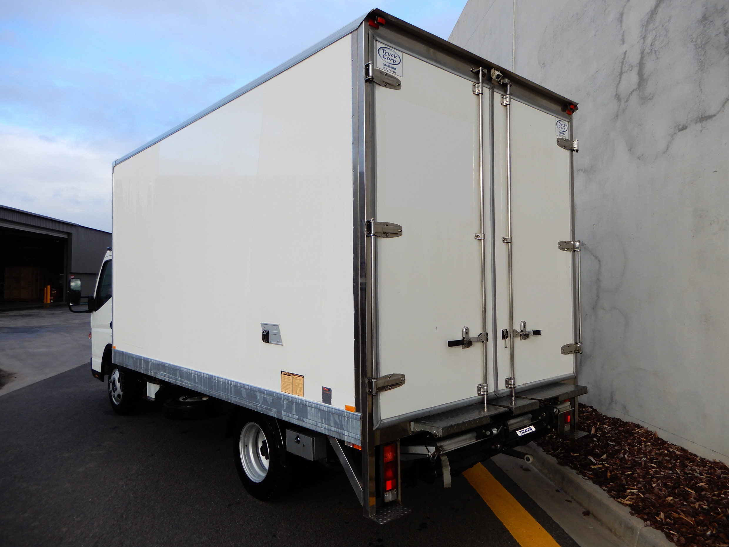2015 FUSO CANTER 515 TRUCK AUTOMATIC PANTECH