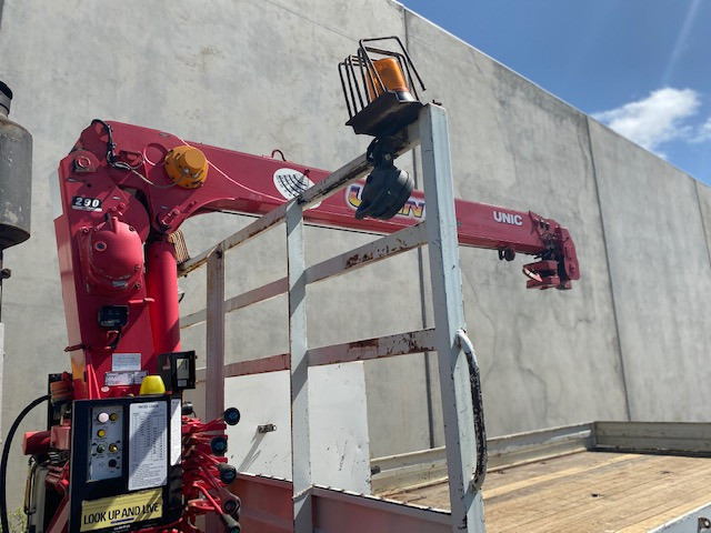 2005 ISUZU FRR500 TRUCK CRANE TRUCK
