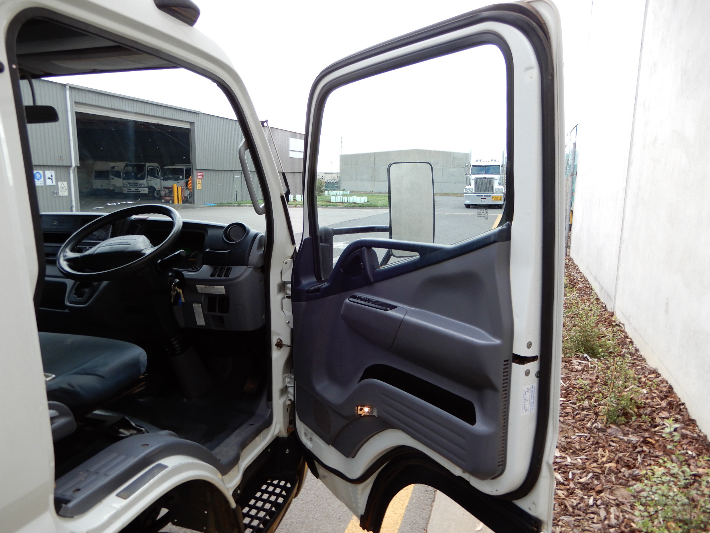 2013 FUSO CANTER 918 AUTOMATIC PANTECH
