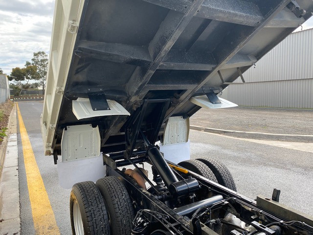 2014 FUSO CANTER TIPPER