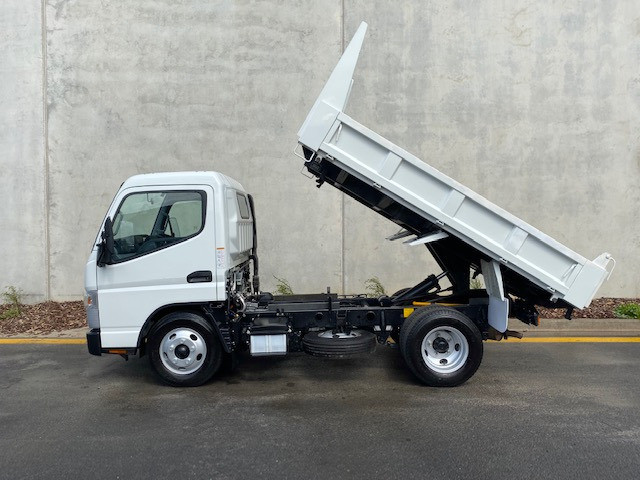 2014 FUSO CANTER TIPPER