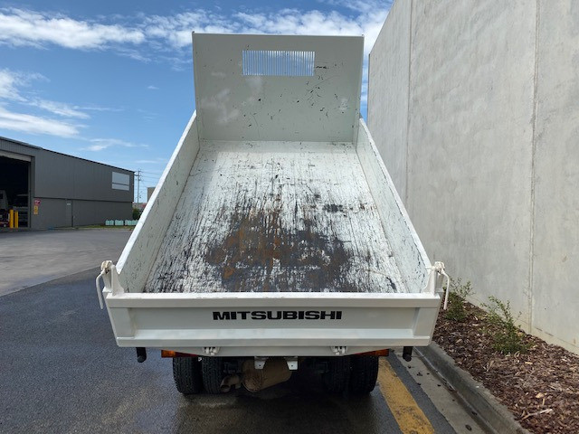 2014 FUSO CANTER TIPPER