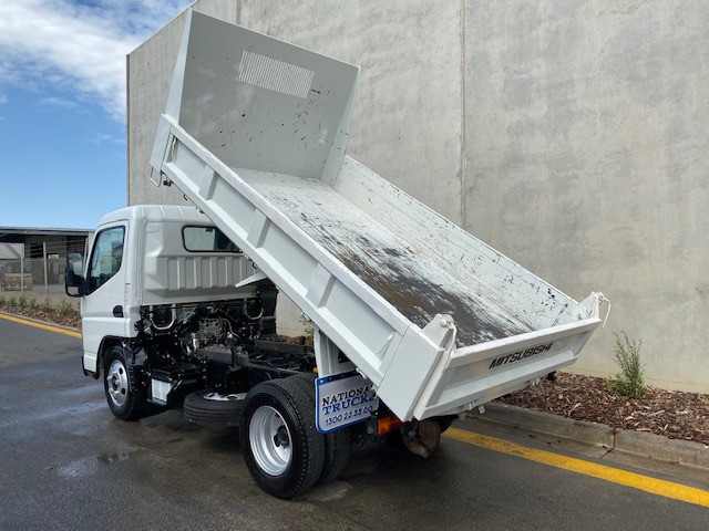 2014 FUSO CANTER TIPPER