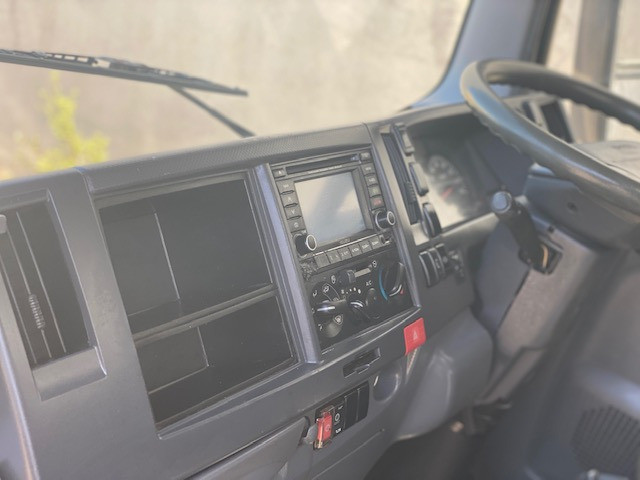 2010 ISUZU NLR200 MANUAL PANTECH