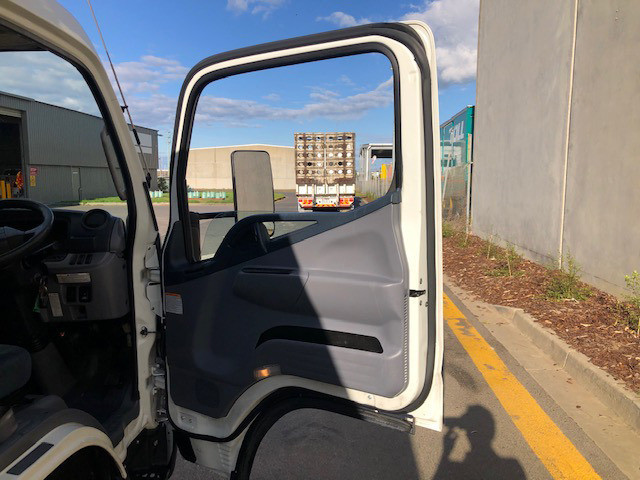 2014 FUSO CANTER 515 TRUCK CURTAINSIDER