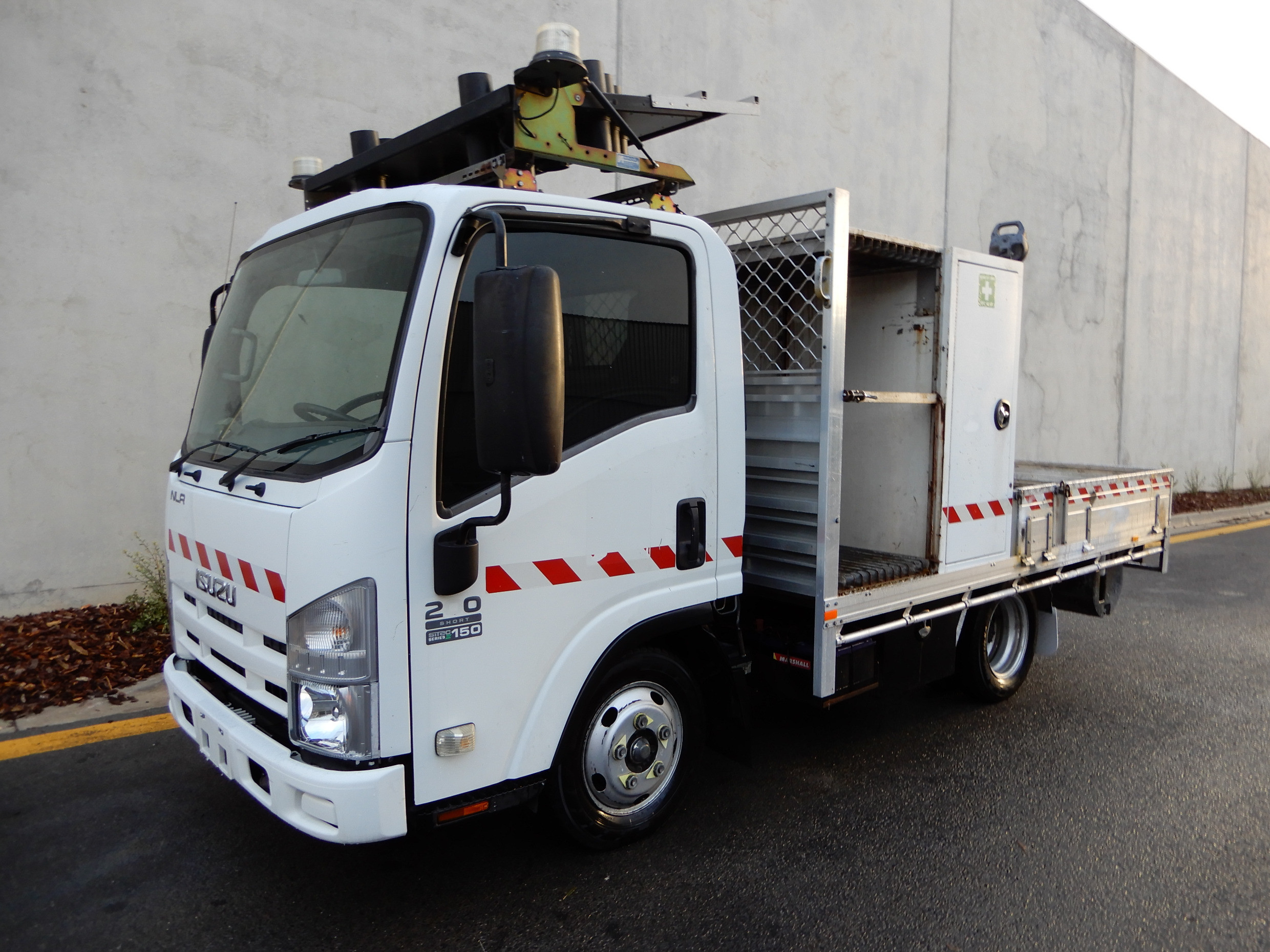 2011 ISUZU NLR200 MANUAL TRAY TRUCK