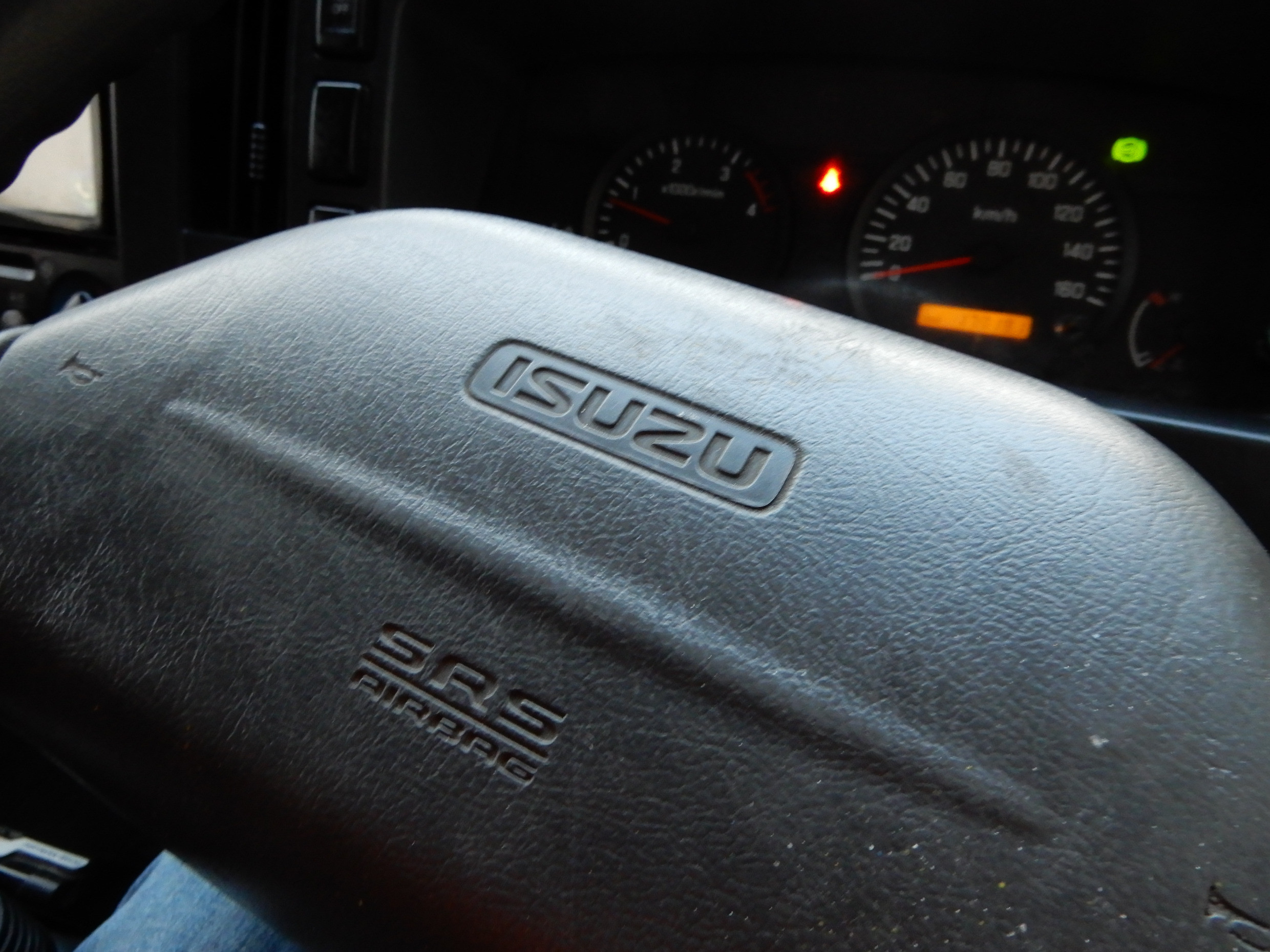 2011 ISUZU NLR200 MANUAL TRAY TRUCK