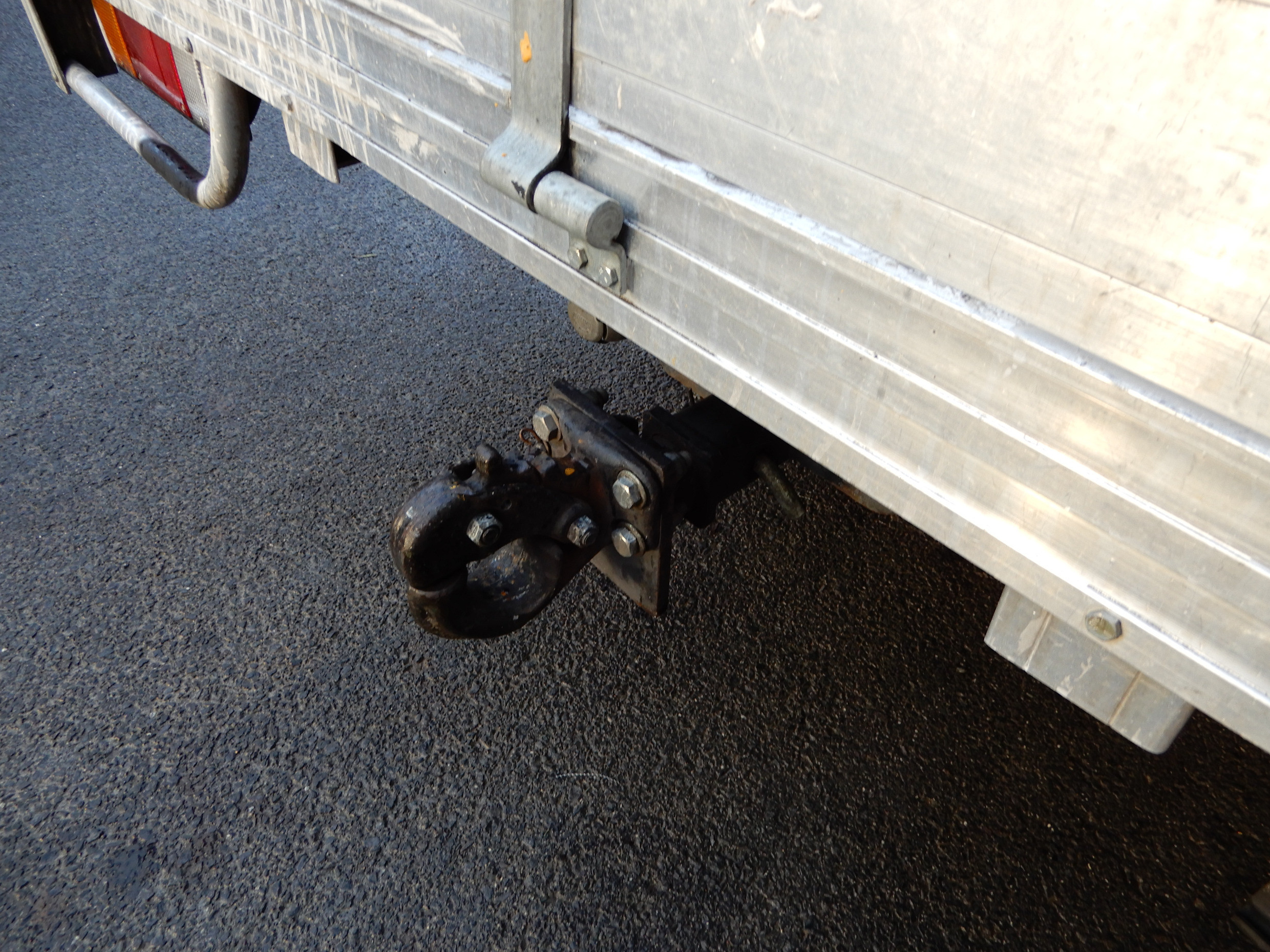 2011 ISUZU NLR200 MANUAL TRAY TRUCK