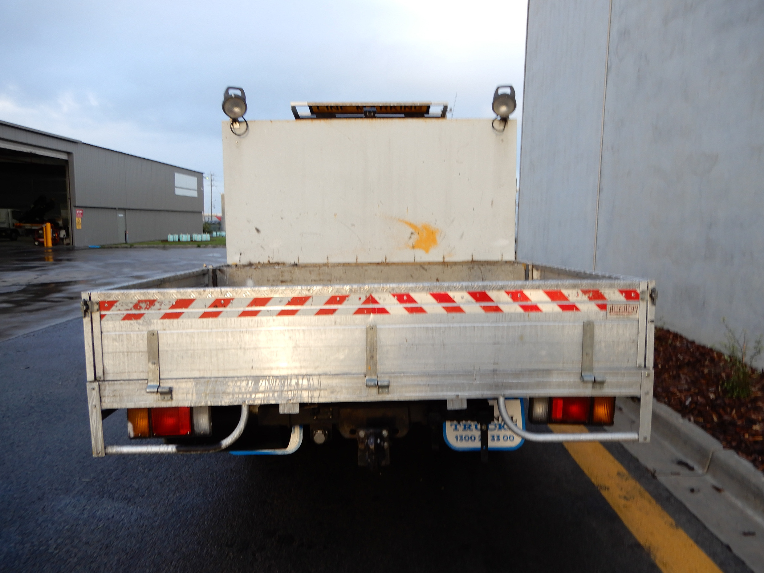 2011 ISUZU NLR200 MANUAL TRAY TRUCK