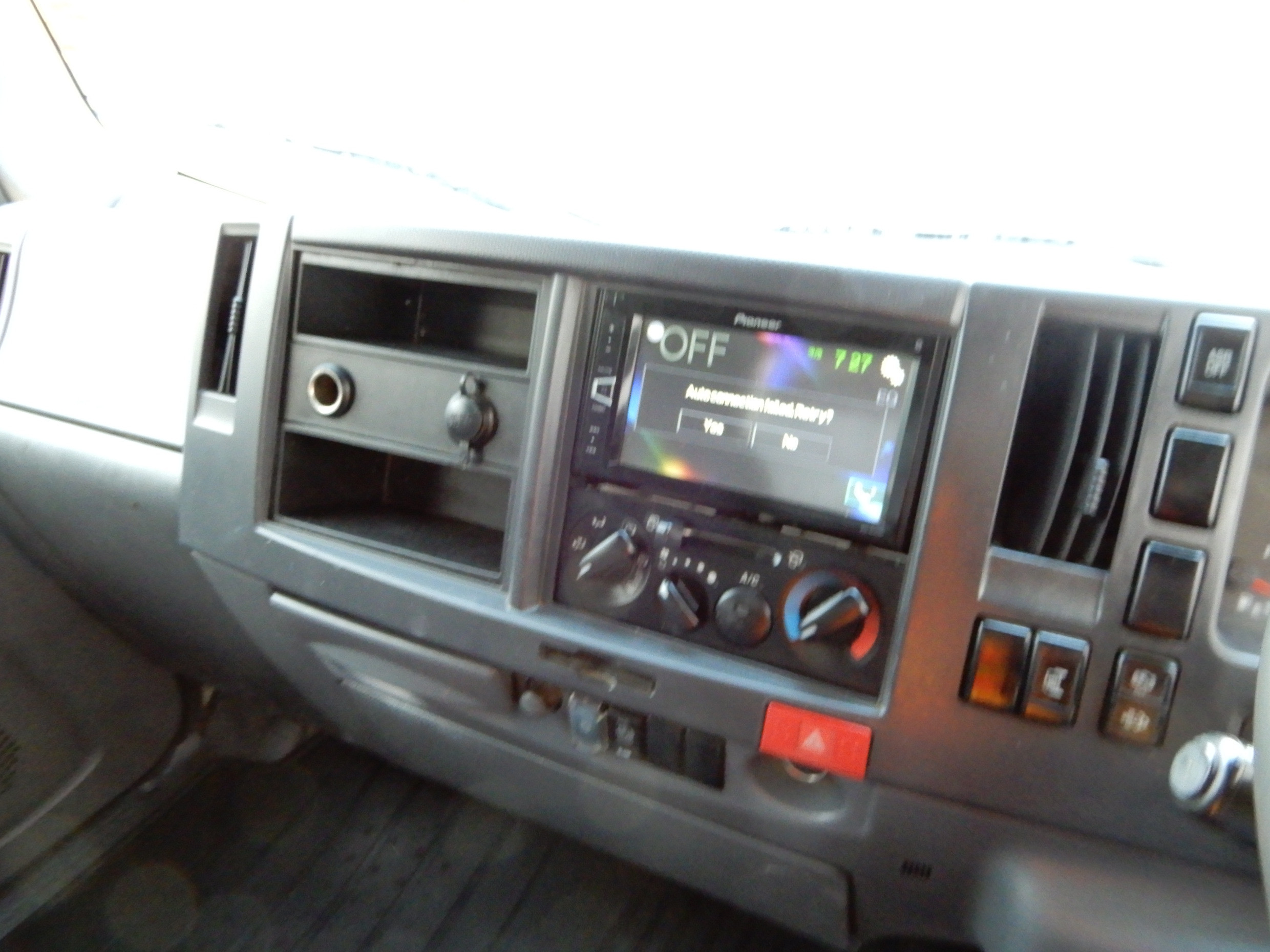 2011 ISUZU NLR200 MANUAL TRAY TRUCK