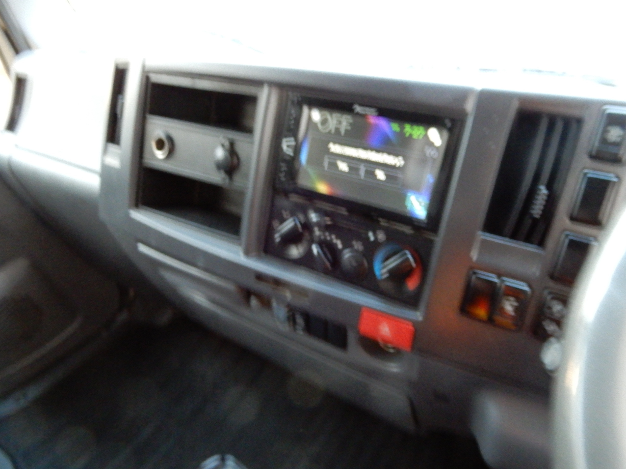 2011 ISUZU NLR200 MANUAL TRAY TRUCK