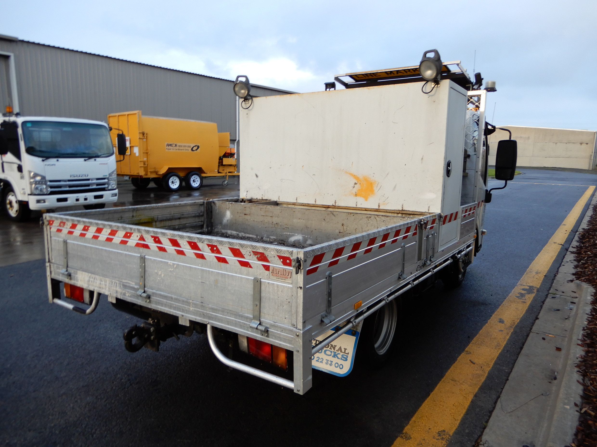 2011 ISUZU NLR200 MANUAL TRAY TRUCK