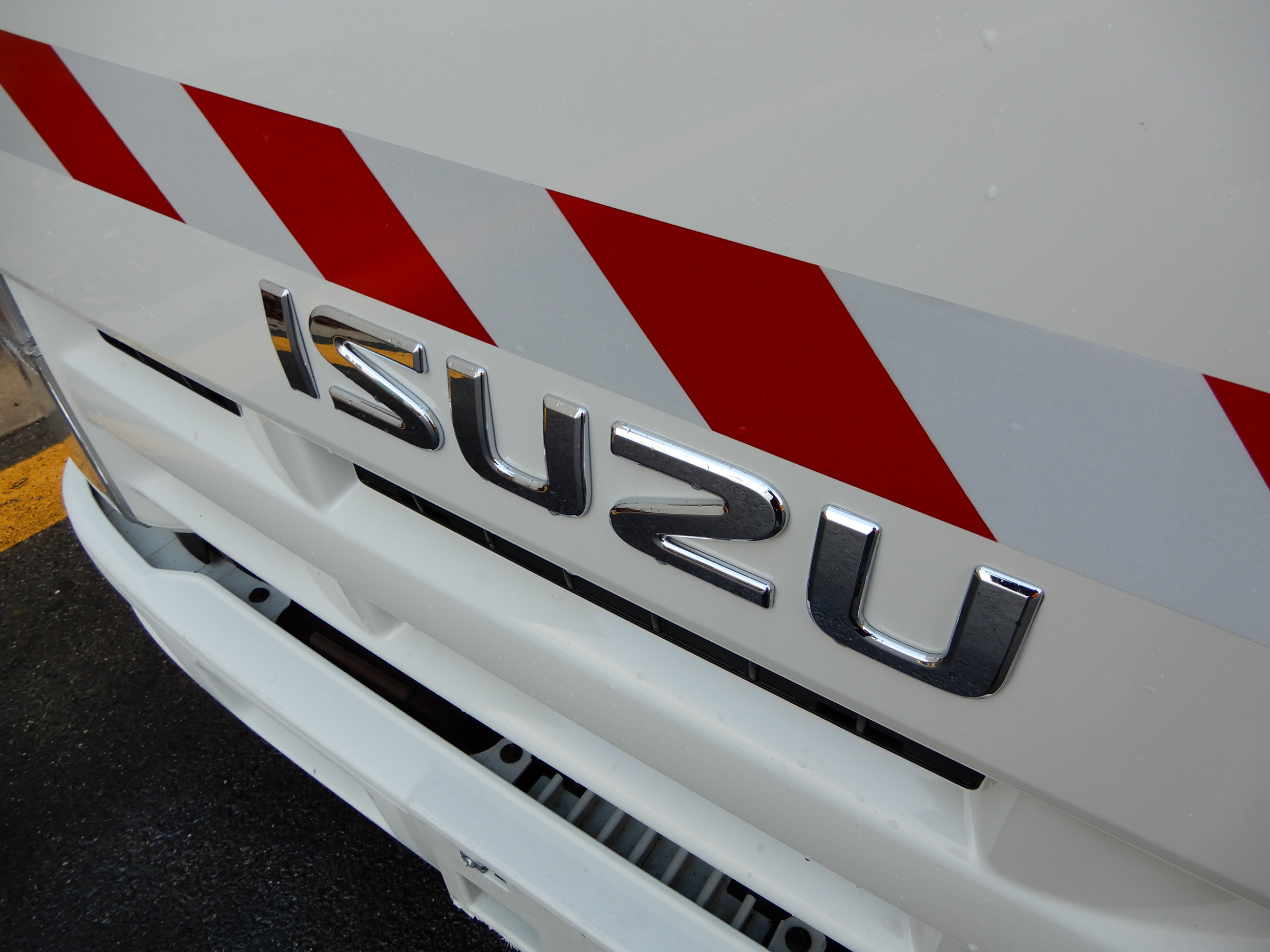 2011 ISUZU NLR200 MANUAL TRAY TRUCK