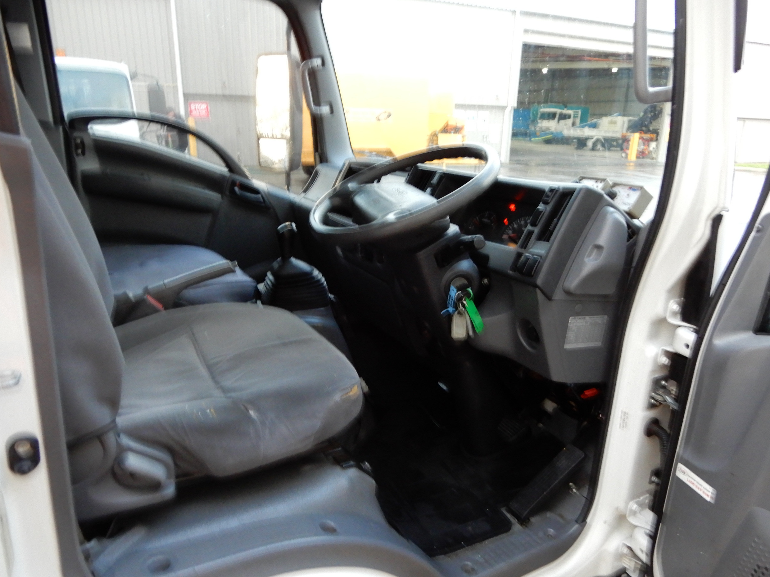 2011 ISUZU NLR200 MANUAL TRAY TRUCK