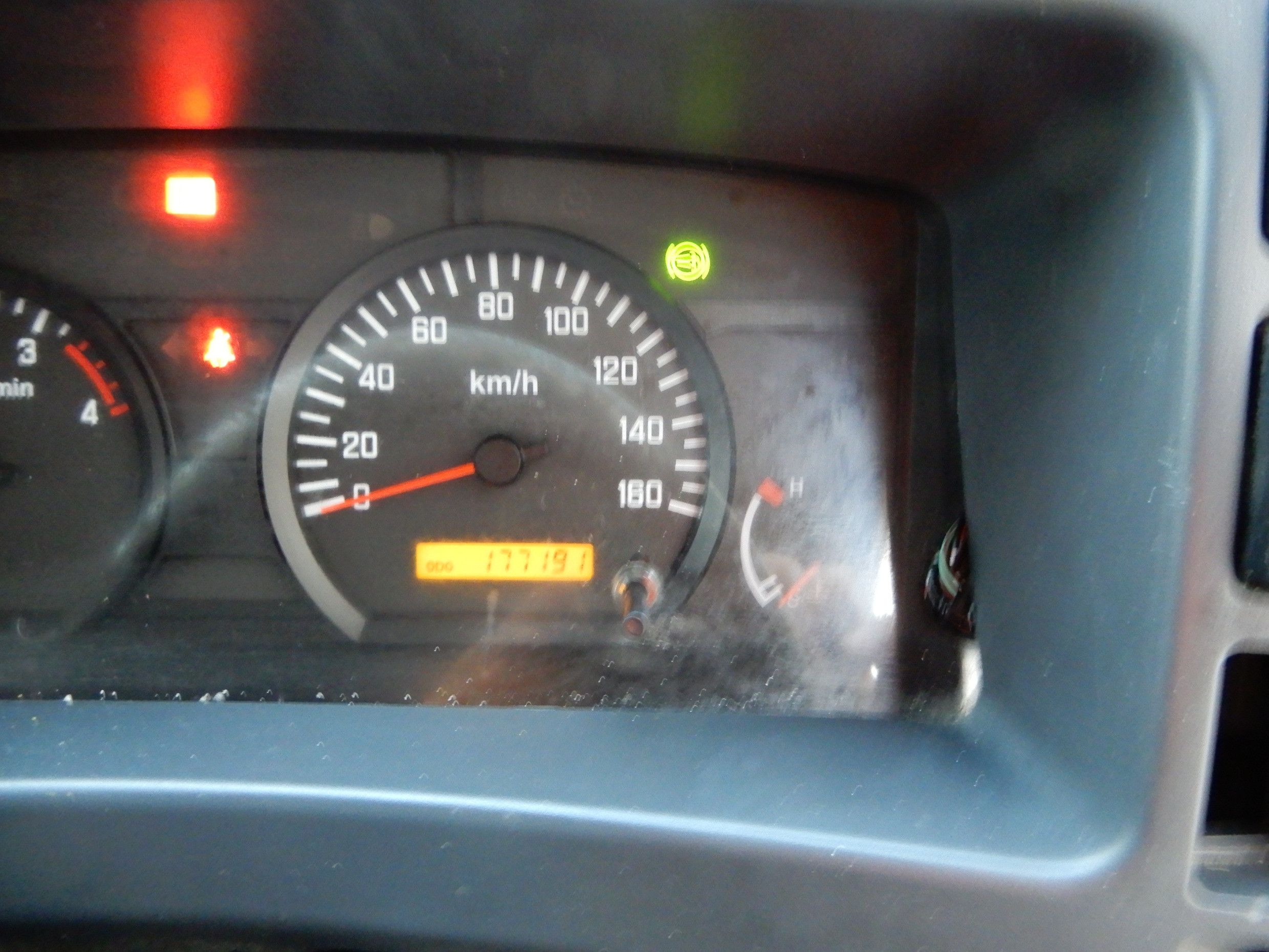 2011 ISUZU NLR200 MANUAL TRAY TRUCK