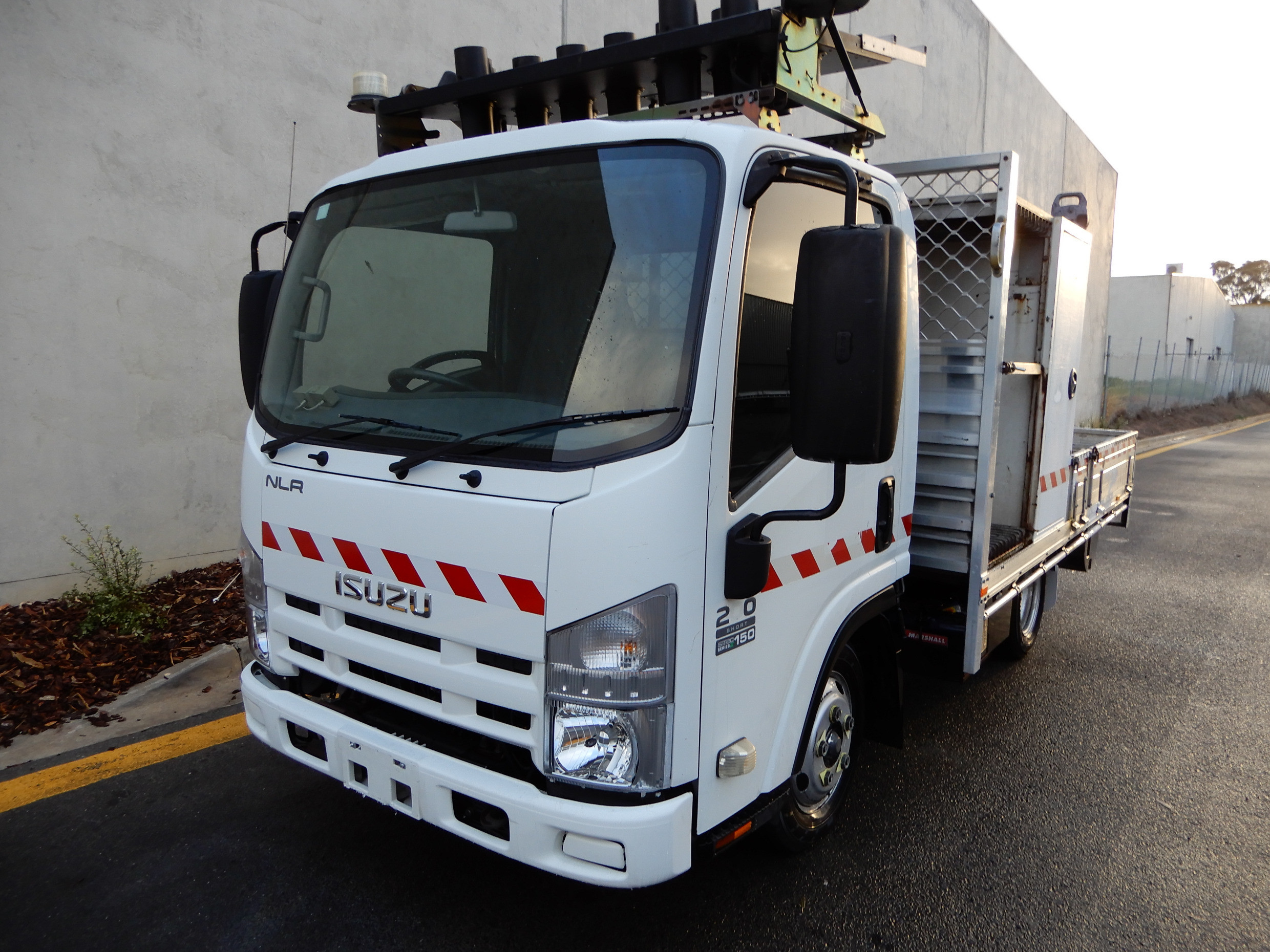 2011 ISUZU NLR200 MANUAL TRAY TRUCK
