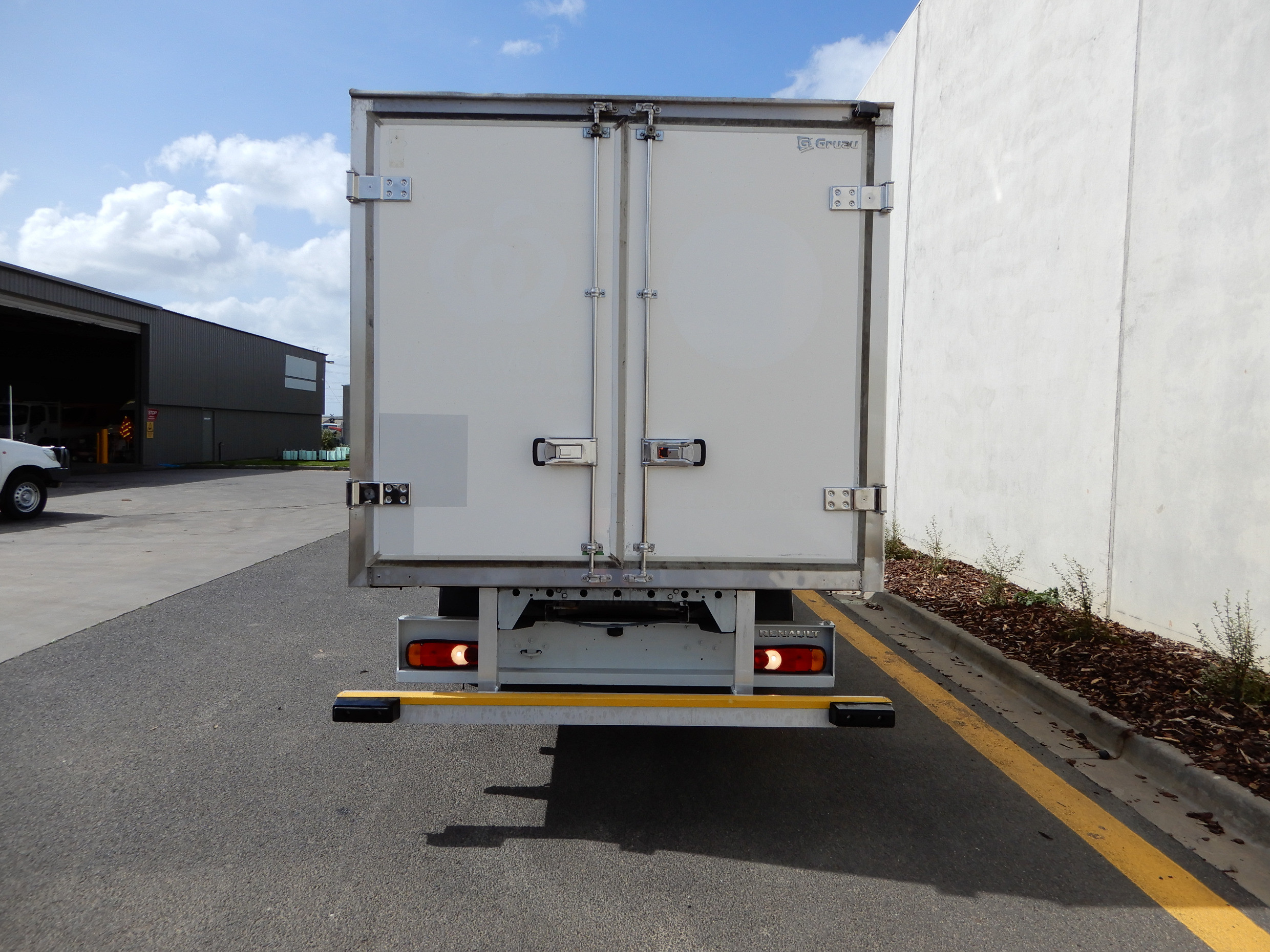 2013 RENAULT MASTER AUTOMATIC REFRIGERATED TRUCK