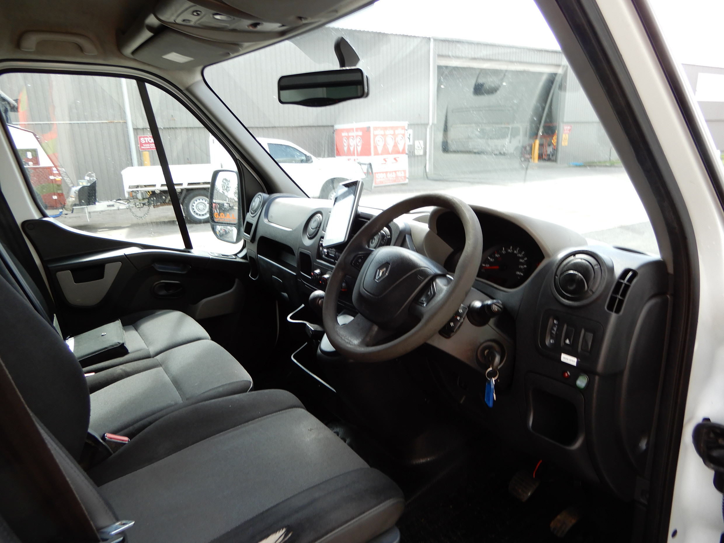 2013 RENAULT MASTER AUTOMATIC REFRIGERATED TRUCK