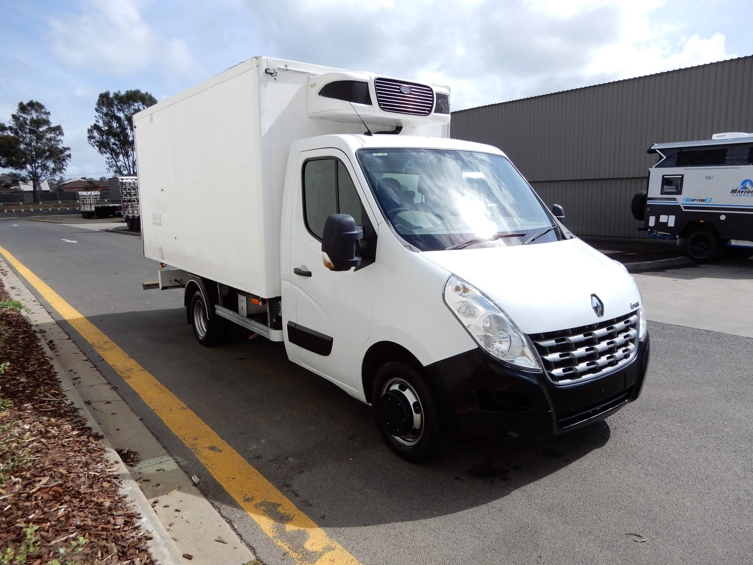 2013 RENAULT MASTER AUTOMATIC REFRIGERATED TRUCK
