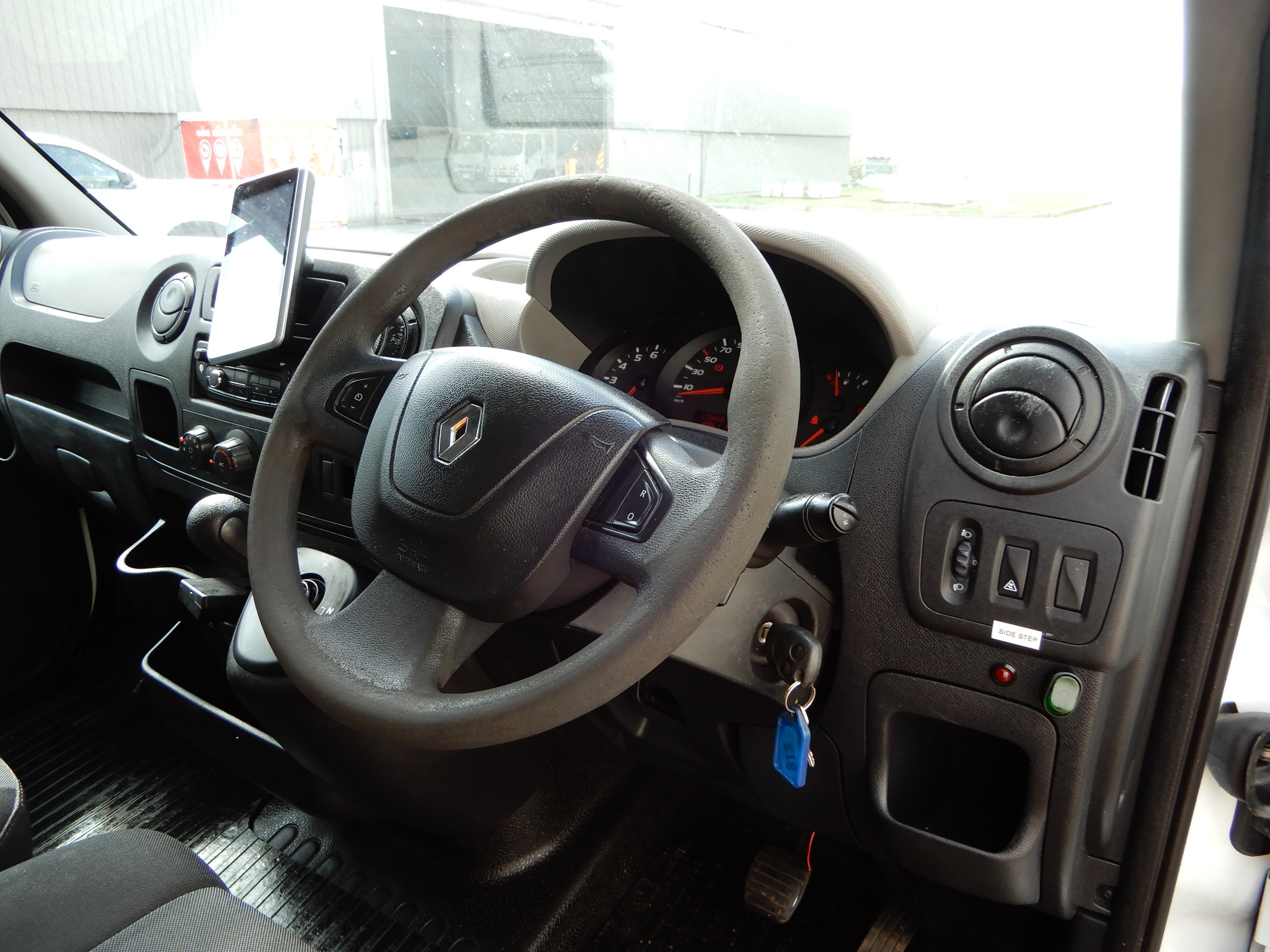 2013 RENAULT MASTER AUTOMATIC REFRIGERATED TRUCK