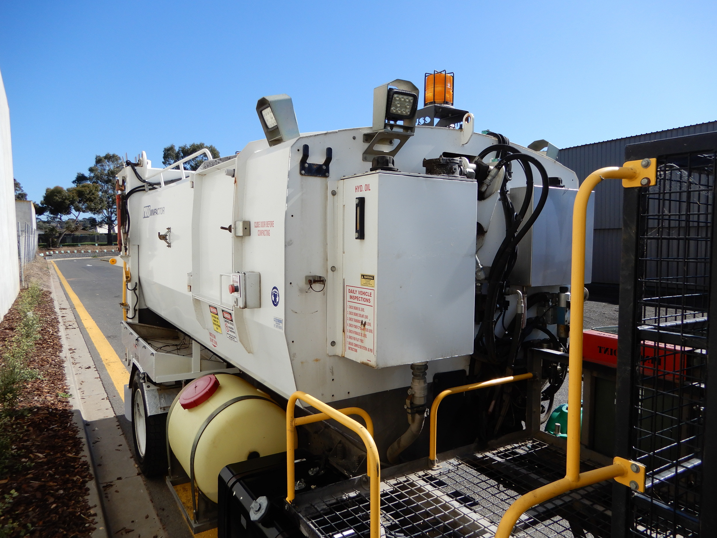 2013 ISUZU NQR450 MANUAL WASTE DISPOSAL