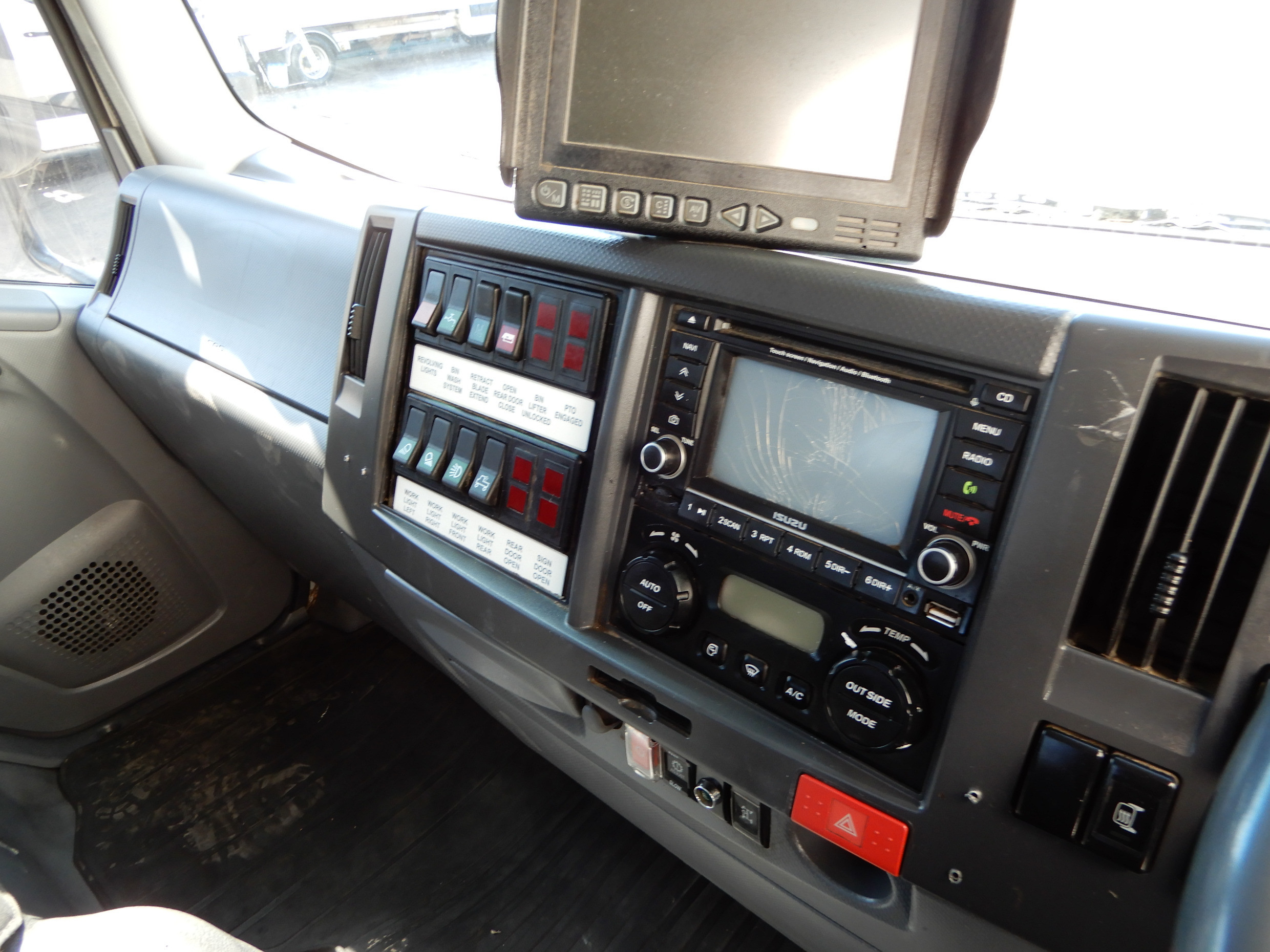 2013 ISUZU NQR450 MANUAL WASTE DISPOSAL