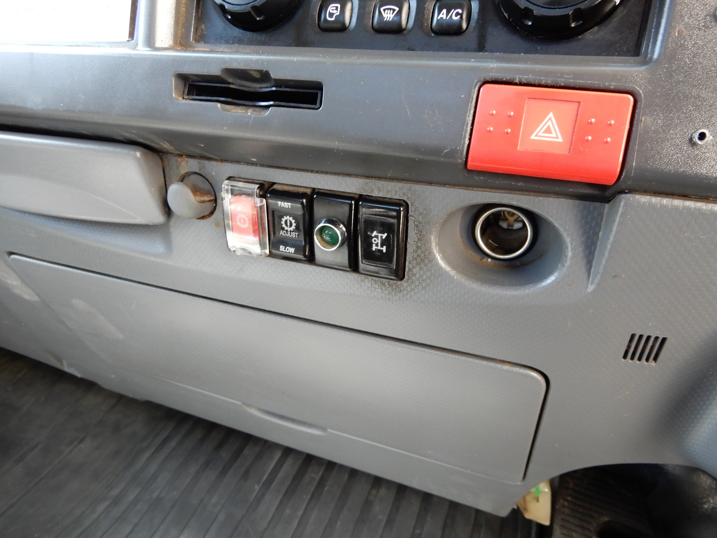 2013 ISUZU NQR450 MANUAL WASTE DISPOSAL