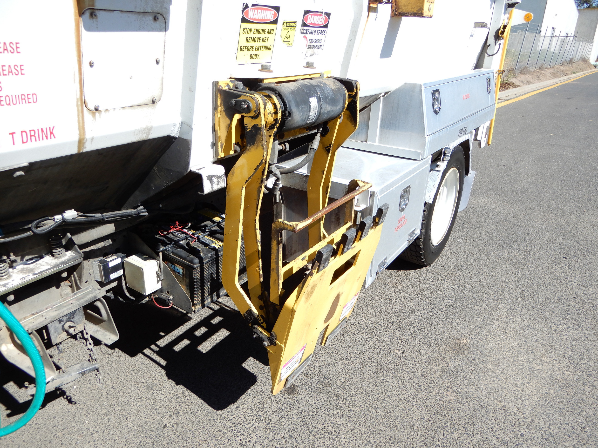 2013 ISUZU NQR450 MANUAL WASTE DISPOSAL