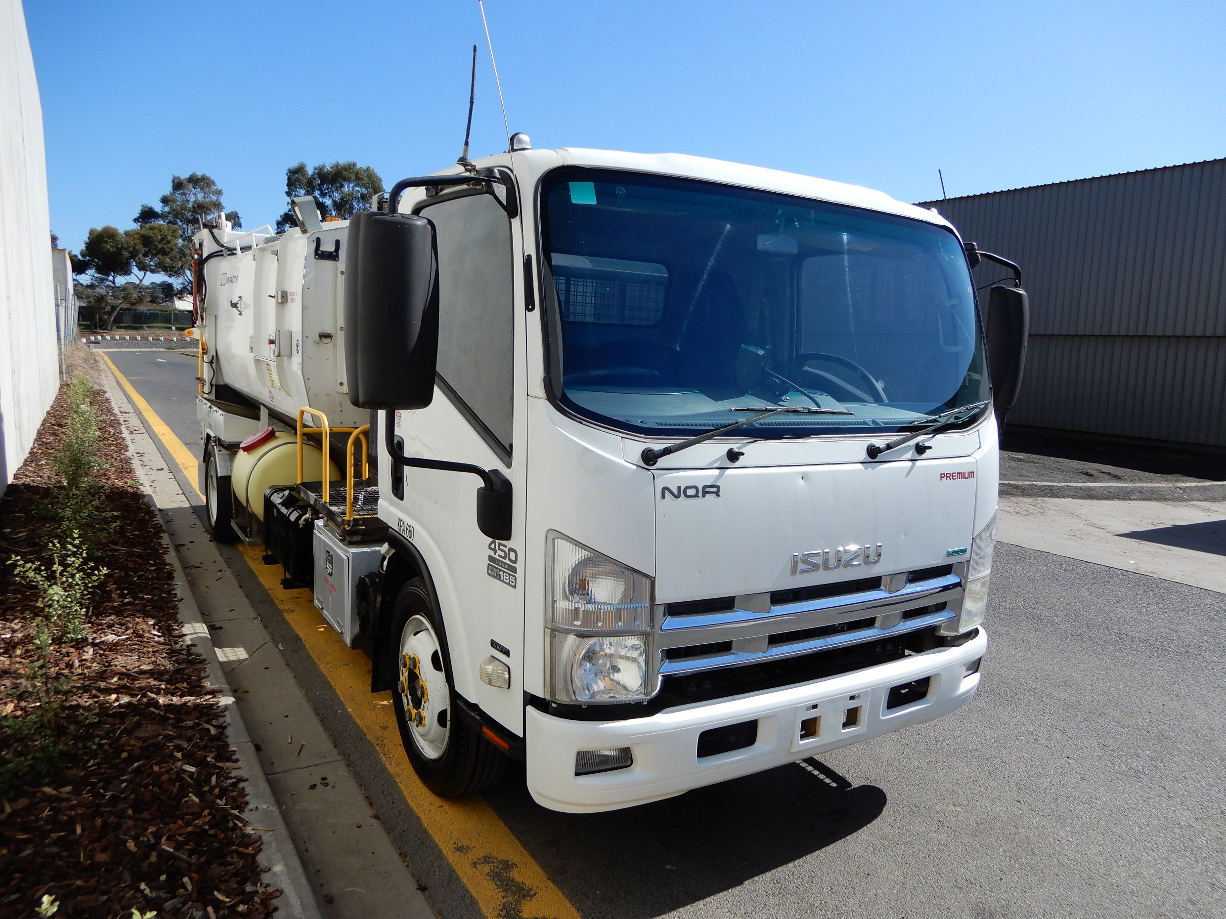 2013 ISUZU NQR450 MANUAL WASTE DISPOSAL