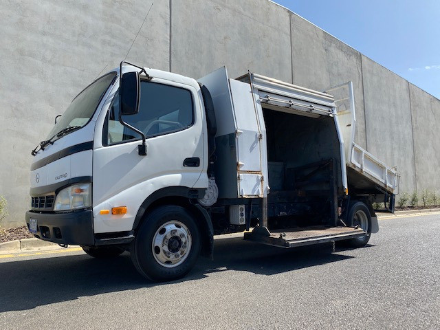 2006 HINO DUTRO MANUAL TIPPER