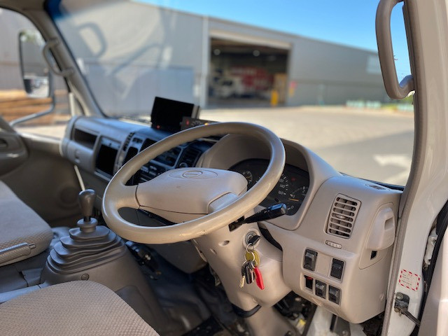 2006 HINO DUTRO MANUAL TIPPER