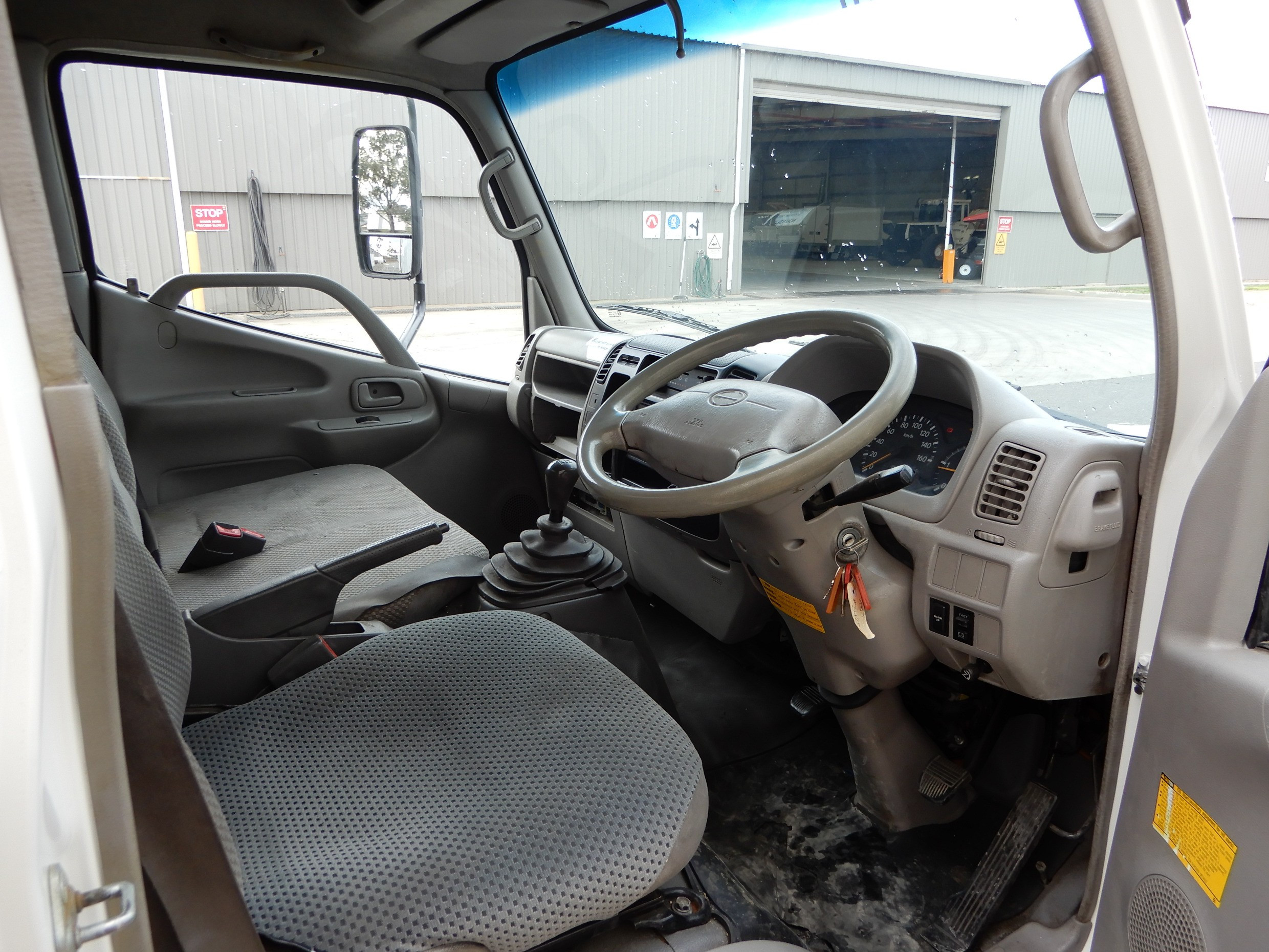 2005 HINO DUTRO TRUCK PANTECH