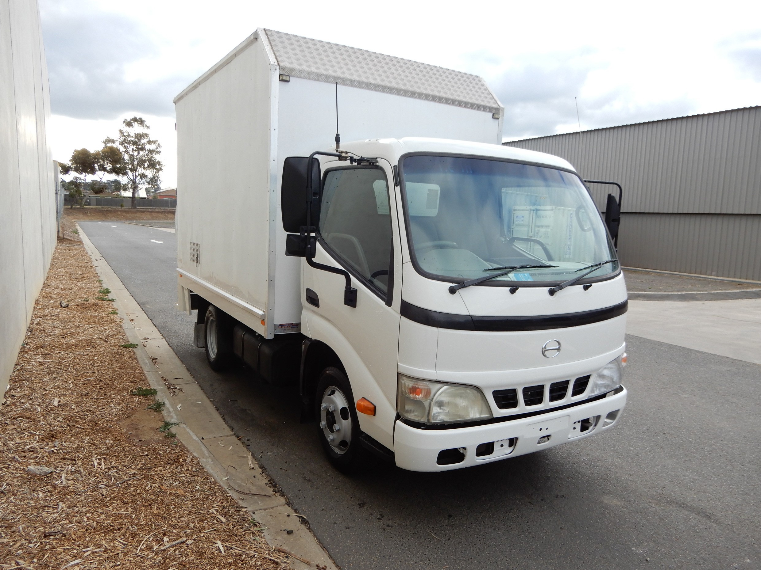 2005 HINO DUTRO TRUCK PANTECH