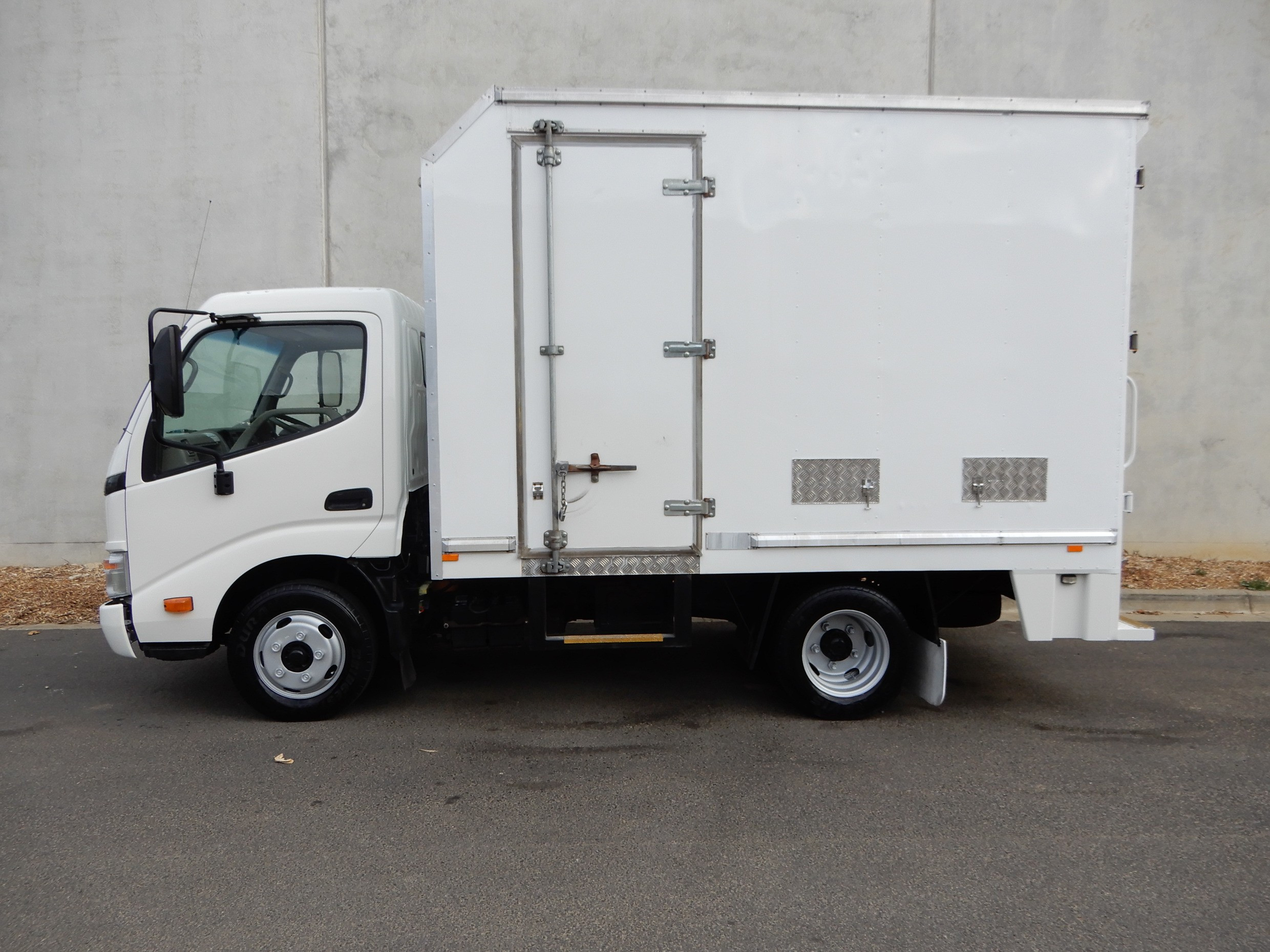2005 HINO DUTRO TRUCK PANTECH