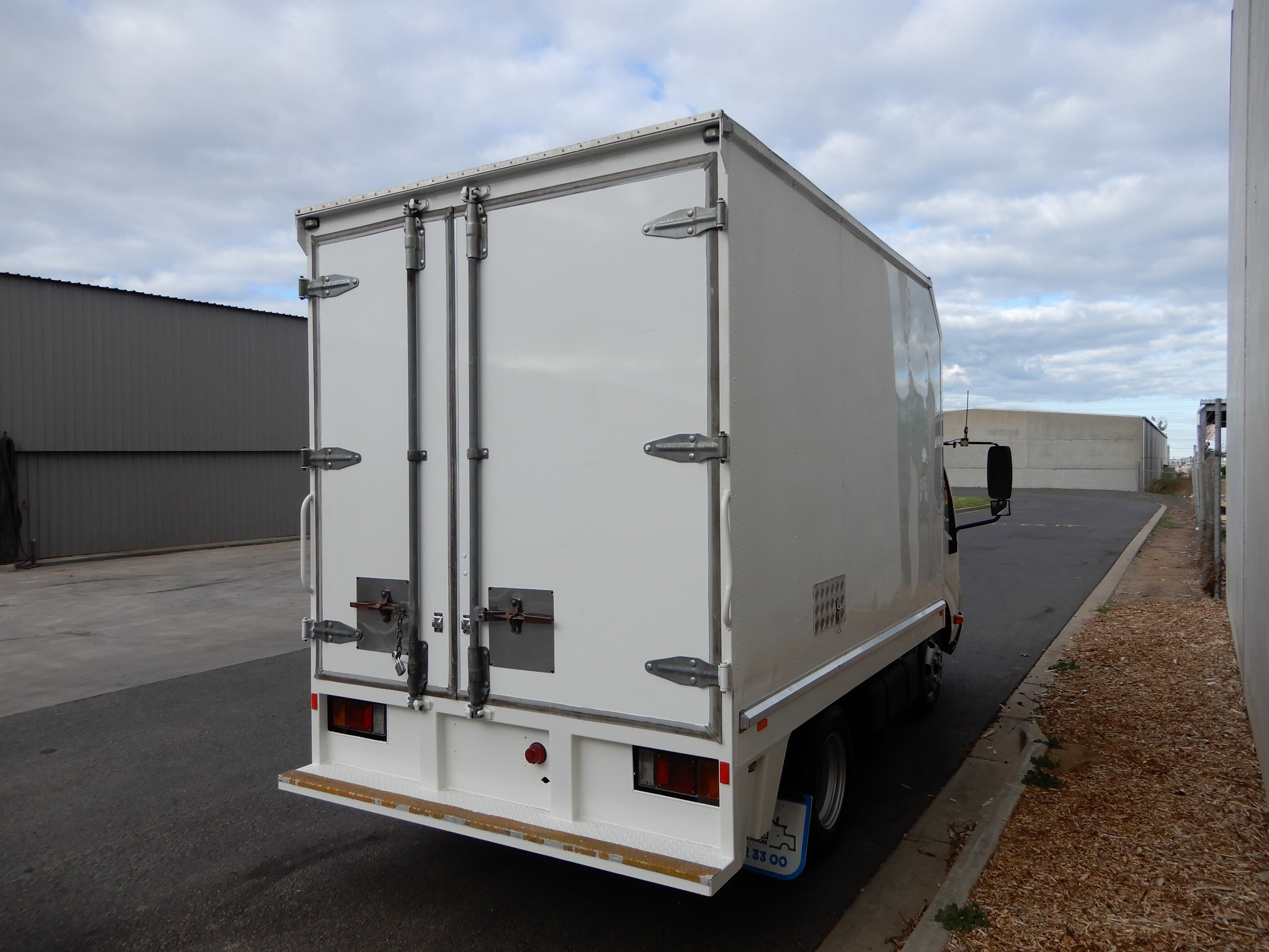 2005 HINO DUTRO TRUCK PANTECH