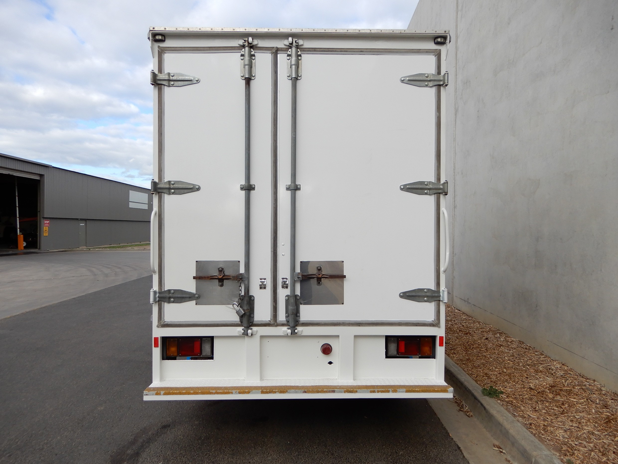 2005 HINO DUTRO TRUCK PANTECH