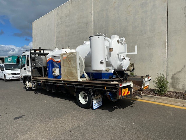 2007 ISUZU FRR500 VACUUM TANKER