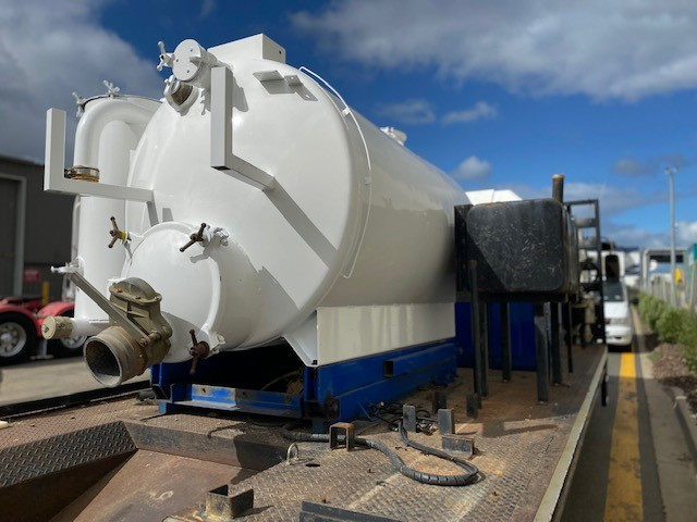2007 ISUZU FRR500 VACUUM TANKER