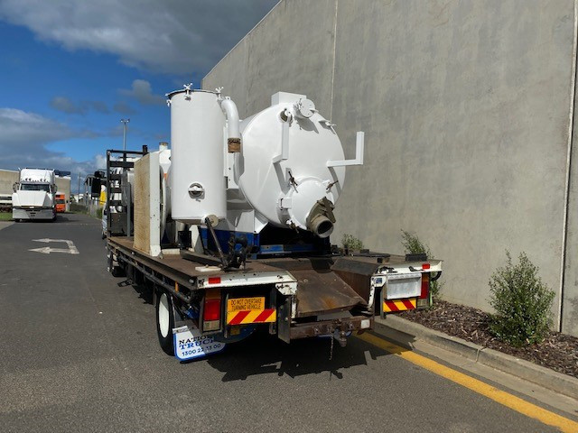 2007 ISUZU FRR500 VACUUM TANKER
