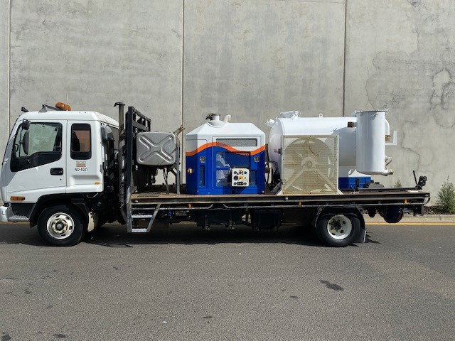 2007 ISUZU FRR500 VACUUM TANKER