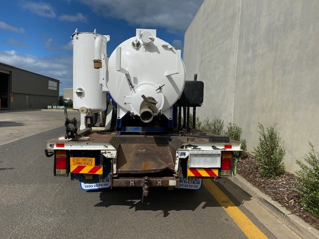 2007 ISUZU FRR500 VACUUM TANKER
