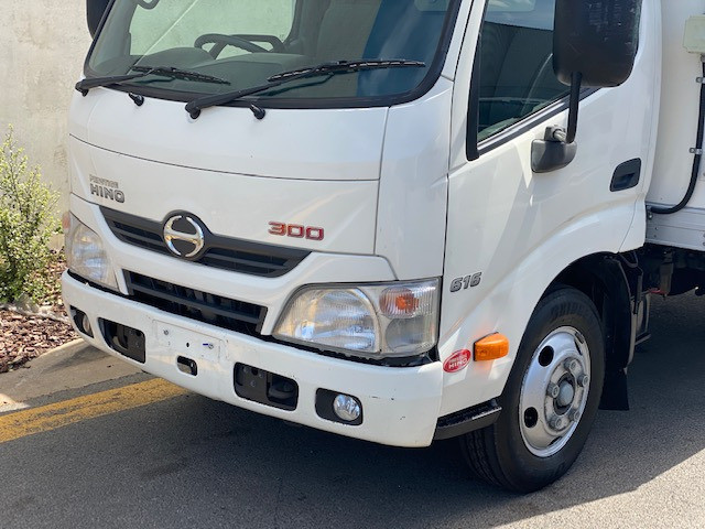 2014 HINO 616 - 300 SERIES TRUCK REFRIGERATED